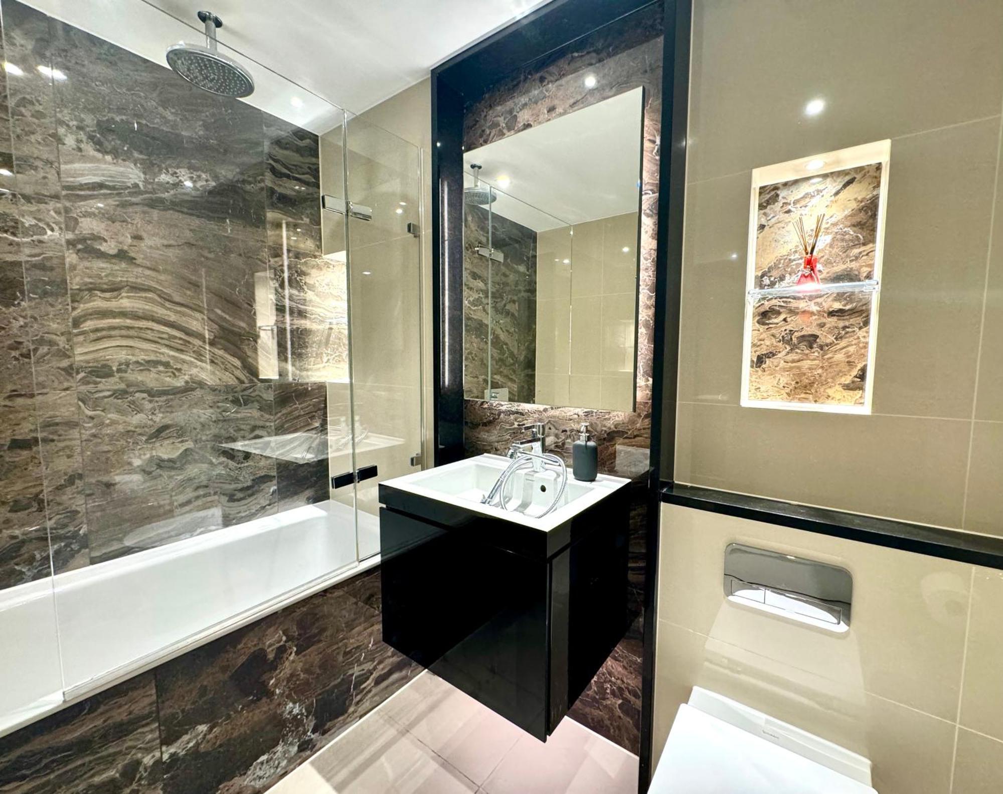 2 Bedroom Luxury Edgware Road By Wild Apartament