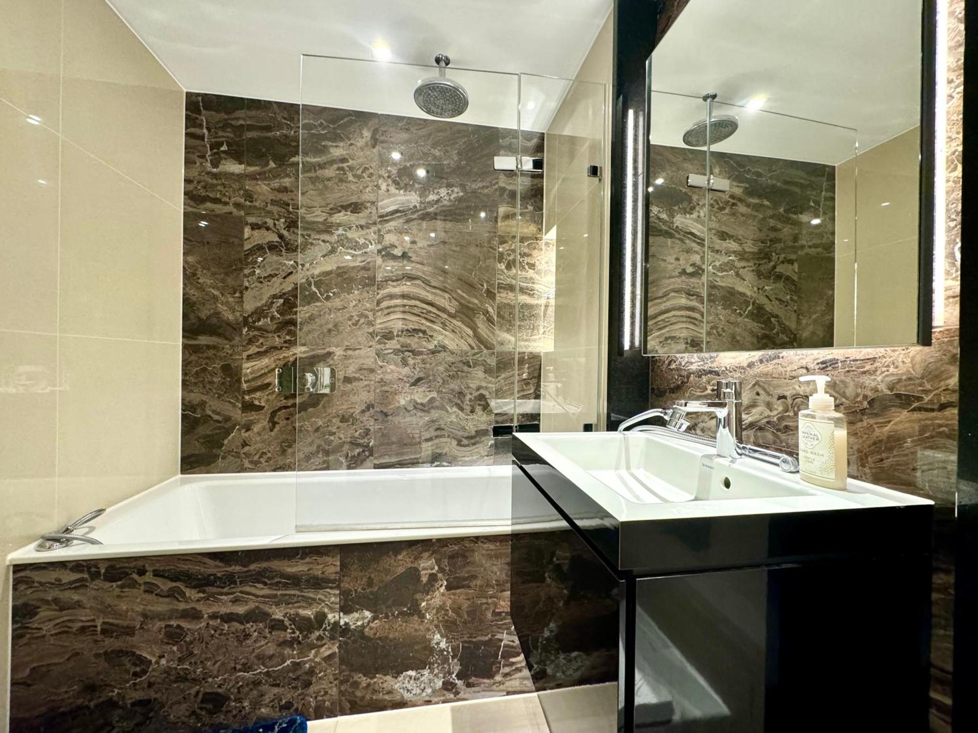 2 Bedroom Luxury Edgware Road By Wild Apartament Londra